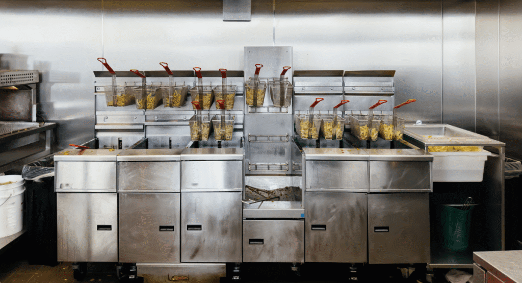 Top 5 gas fryer problems infographic highlighting thermostat failure, pilot flame issues, gas pressure problems, debris buildup, and operator error