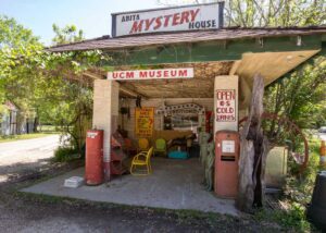 Vintage roadside museum with eclectic outdoor decor. Vintage roadside museum with eclectic outdoor decor.